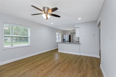 House in Saint Petersburg, Florida 3 bedrooms, 105.91 sq.m. № 1836984 - photo 3