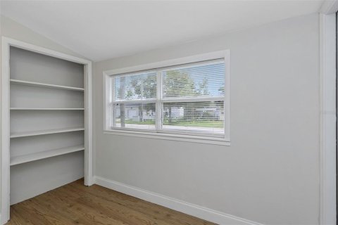House in Saint Petersburg, Florida 3 bedrooms, 105.91 sq.m. № 1836984 - photo 26