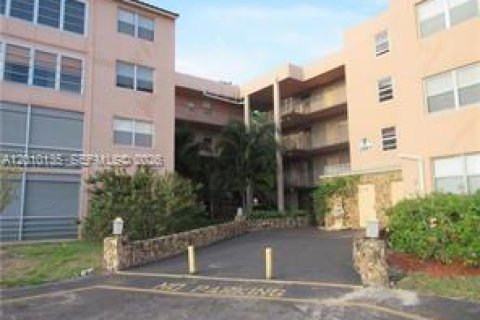 Condominio en Lauderdale Lakes, Florida, 1 dormitorio  № 2090826