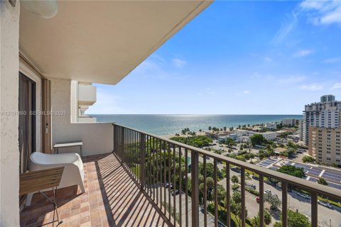 Condominio en Hollywood, Florida, 2 dormitorios  № 2404212