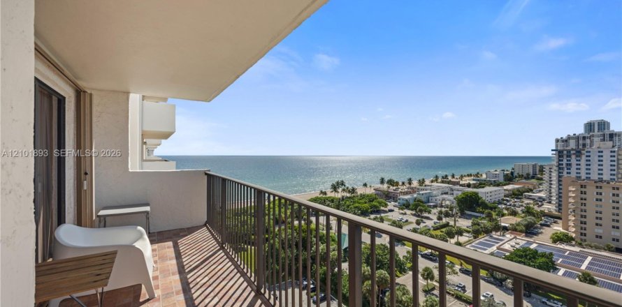 Condominio en Hollywood, Florida, 2 dormitorios № 2404212