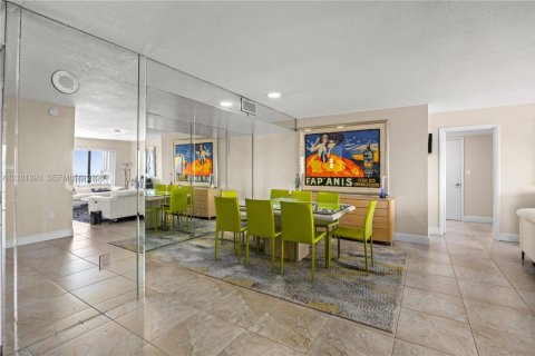 Condominio en venta en Hollywood, Florida, 2 dormitorios, 145.86 m2 № 2404212 - foto 18