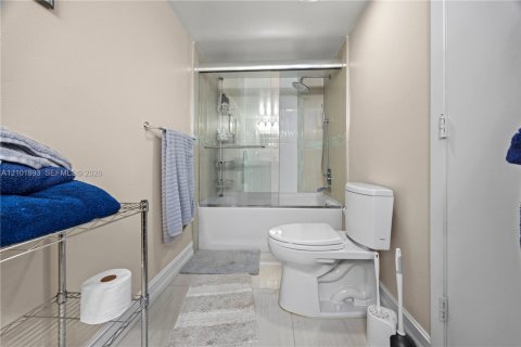 Condominio en venta en Hollywood, Florida, 2 dormitorios, 145.86 m2 № 2404212 - foto 21