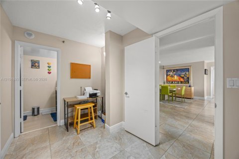 Condominio en venta en Hollywood, Florida, 2 dormitorios, 145.86 m2 № 2404212 - foto 29