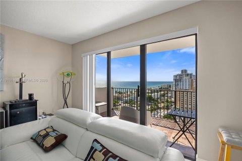 Condominio en venta en Hollywood, Florida, 2 dormitorios, 145.86 m2 № 2404212 - foto 12