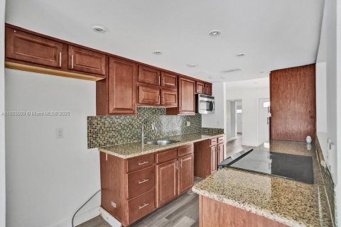 Villa ou maison à vendre à Fort Lauderdale, Floride: 4 chambres, 184.41 m2 № 1939312 - photo 11