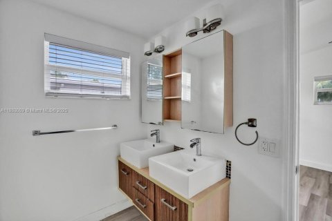 Villa ou maison à vendre à Fort Lauderdale, Floride: 4 chambres, 184.41 m2 № 1939312 - photo 19