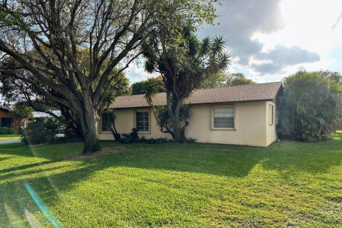 House in Boynton Beach, Florida 2 bedrooms, 122.72 sq.m. № 1226976 - photo 1