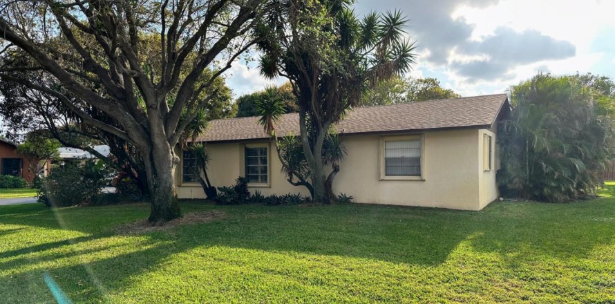 House in Boynton Beach, Florida 2 bedrooms, 122.72 sq.m. № 1226976