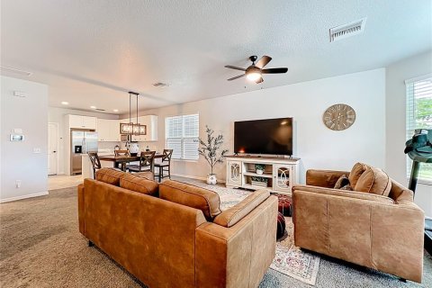 House in Casselberry, Florida 4 bedrooms, 182.83 sq.m. № 1844607 - photo 8