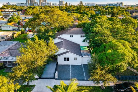 Propiedad comercial en venta en Hollywood, Florida, 333.61 m2 № 2025266 - foto 2