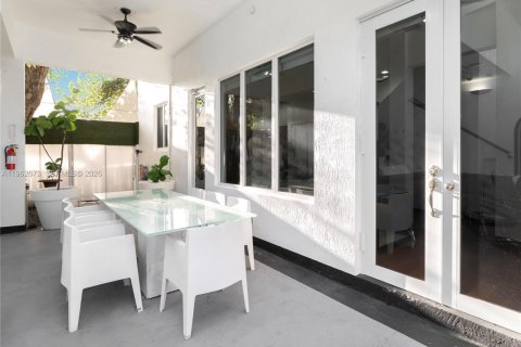 Propiedad comercial en venta en Hollywood, Florida, 333.61 m2 № 2025266 - foto 18