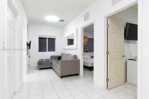 Propiedad comercial en venta en Hollywood, Florida, 333.61 m2 № 2025266 - foto 24