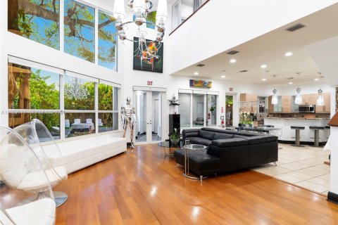 Propiedad comercial en venta en Hollywood, Florida, 333.61 m2 № 2025266 - foto 4