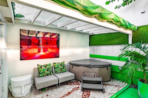 Propiedad comercial en venta en Hollywood, Florida, 333.61 m2 № 2025266 - foto 21