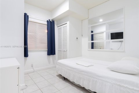 Propiedad comercial en venta en Hollywood, Florida, 333.61 m2 № 2025266 - foto 28