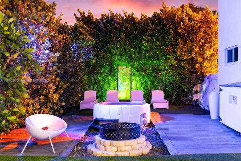 Propiedad comercial en venta en Hollywood, Florida, 333.61 m2 № 2025266 - foto 30