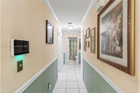 Touwnhouse à vendre à Hialeah, Floride: 3 chambres, 109.62 m2 № 1969258 - photo 9