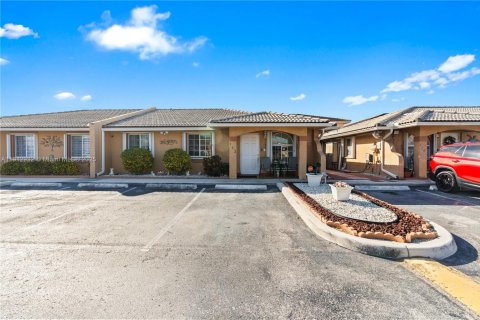 Touwnhouse à vendre à Hialeah, Floride: 3 chambres, 109.62 m2 № 1969258 - photo 1