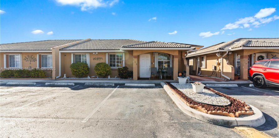 Touwnhouse à Hialeah, Floride 3 chambres, 109.62 m2 № 1969258