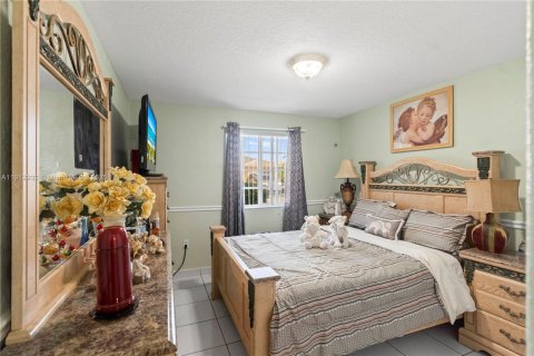 Touwnhouse à vendre à Hialeah, Floride: 3 chambres, 109.62 m2 № 1969258 - photo 10