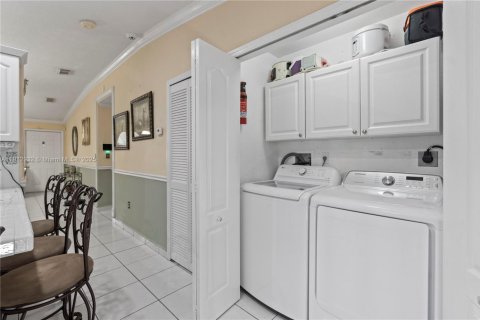 Touwnhouse à vendre à Hialeah, Floride: 3 chambres, 109.62 m2 № 1969258 - photo 8