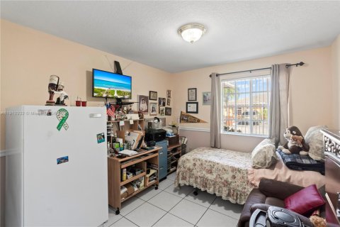 Touwnhouse à vendre à Hialeah, Floride: 3 chambres, 109.62 m2 № 1969258 - photo 12