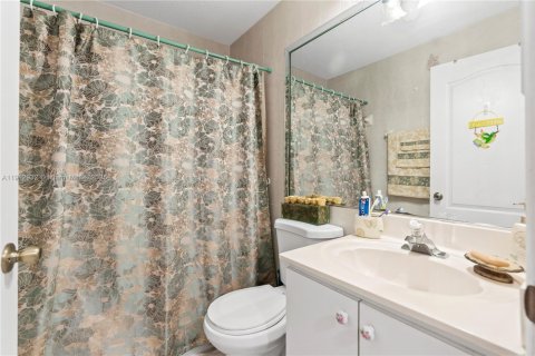 Touwnhouse à vendre à Hialeah, Floride: 3 chambres, 109.62 m2 № 1969258 - photo 11