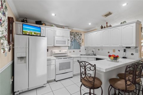 Touwnhouse à vendre à Hialeah, Floride: 3 chambres, 109.62 m2 № 1969258 - photo 6