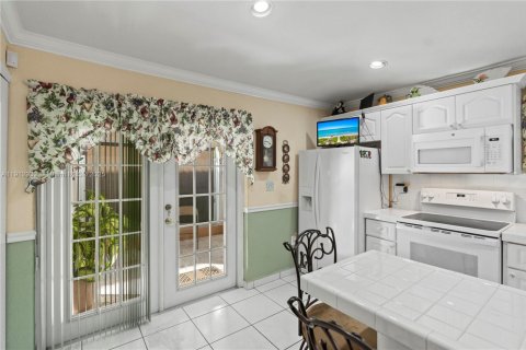 Touwnhouse à vendre à Hialeah, Floride: 3 chambres, 109.62 m2 № 1969258 - photo 7