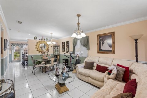 Touwnhouse à vendre à Hialeah, Floride: 3 chambres, 109.62 m2 № 1969258 - photo 4