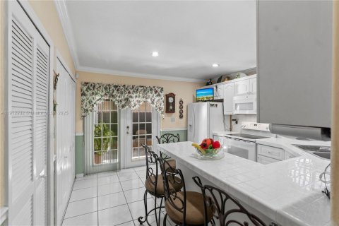 Touwnhouse à vendre à Hialeah, Floride: 3 chambres, 109.62 m2 № 1969258 - photo 5