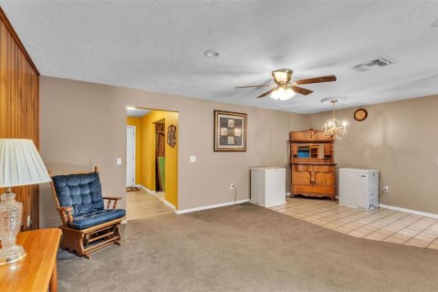 House in Auburndale, Florida 3 bedrooms, 196.02 sq.m. № 1885352 - photo 7