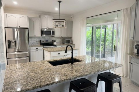 House in Oviedo, Florida 4 bedrooms, 262.91 sq.m. № 2342370 - photo 3