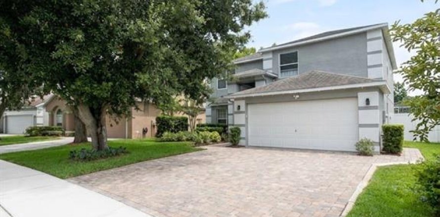 House in Oviedo, Florida 4 bedrooms, 262.91 sq.m. № 2342370