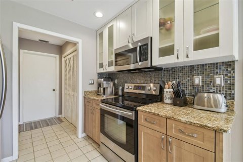 Casa en venta en Wesley Chapel, Florida, 3 dormitorios, 191.66 m2 № 2102134 - foto 18