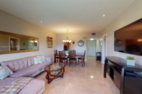 Condominio en venta en Hallandale Beach, Florida, 1 dormitorio, 71.53 m2 № 1939606 - foto 16