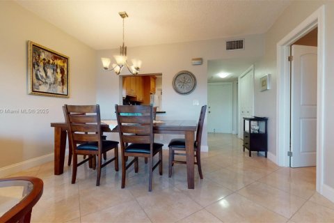 Condominio en venta en Hallandale Beach, Florida, 1 dormitorio, 71.53 m2 № 1939606 - foto 15