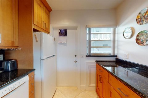 Condominio en venta en Hallandale Beach, Florida, 1 dormitorio, 71.53 m2 № 1939606 - foto 6