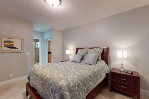 Condominio en venta en Hallandale Beach, Florida, 1 dormitorio, 71.53 m2 № 1939606 - foto 9