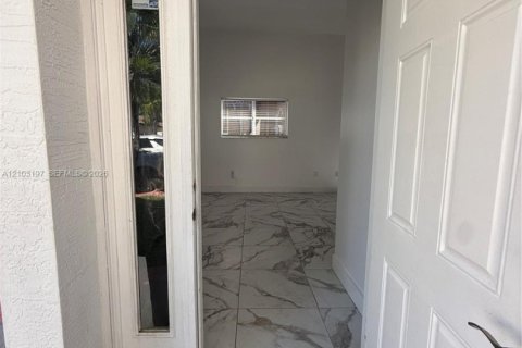 Villa ou maison à vendre à Homestead, Floride: 3 chambres, 334.45 m2 № 2407881 - photo 3