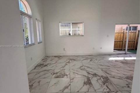 Villa ou maison à vendre à Homestead, Floride: 3 chambres, 334.45 m2 № 2407881 - photo 4