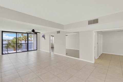 Condominio en venta en Stuart, Florida, 2 dormitorios, 119.01 m2 № 2077728 - foto 18