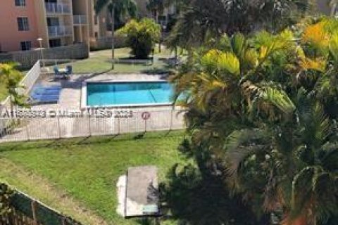 Condominio en alquiler en Doral, Florida, 2 dormitorios, 98.57 m2 № 1922104 - foto 7