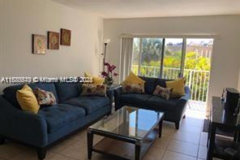 Condominio en alquiler en Doral, Florida, 2 dormitorios, 98.57 m2 № 1922104 - foto 4