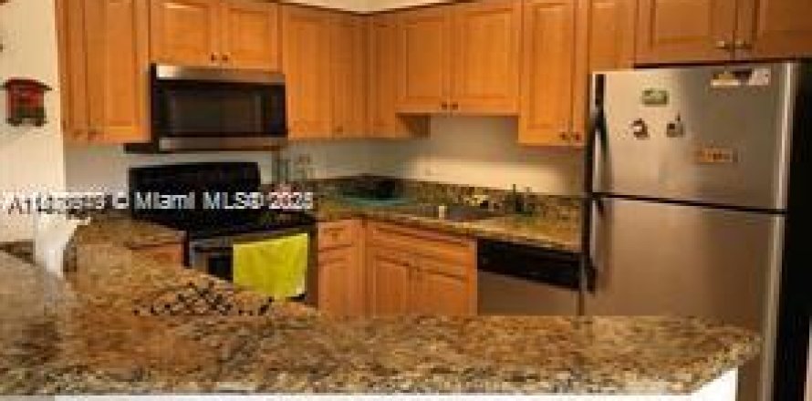 Condominio en Doral, Florida, 2 dormitorios № 1922104