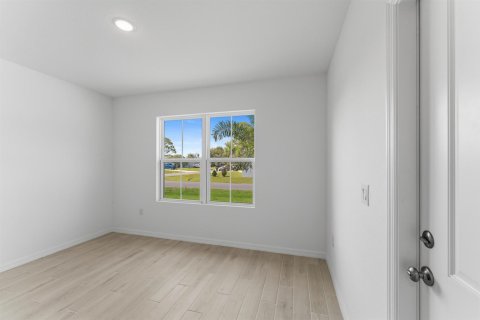 Villa ou maison à vendre à Port St. Lucie, Floride: 4 chambres, 218.32 m2 № 2181191 - photo 4