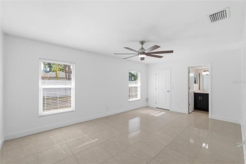 Villa ou maison à vendre à Tampa, Floride: 5 chambres, 210.14 m2 № 2157027 - photo 18