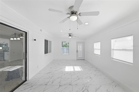 Villa ou maison à vendre à Tampa, Floride: 5 chambres, 210.14 m2 № 2157027 - photo 9