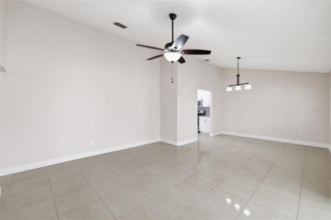 Villa ou maison à vendre à Tampa, Floride: 5 chambres, 210.14 m2 № 2157027 - photo 4